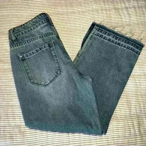 Kenzie High Rise Distressed Wide Leg Cropped Jeans - Picture 5 of 10